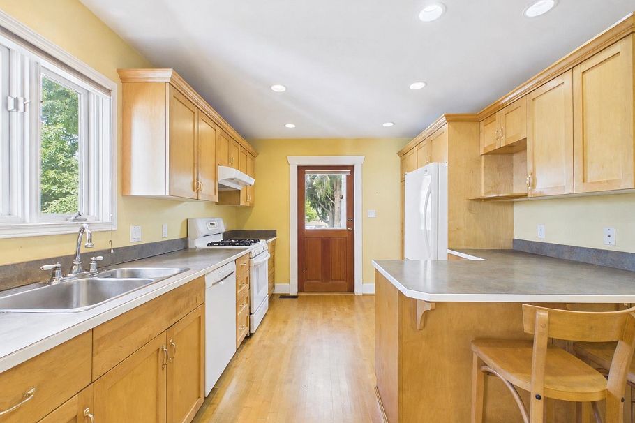 3035 W 5th Avenue Vancouver, BC - 9