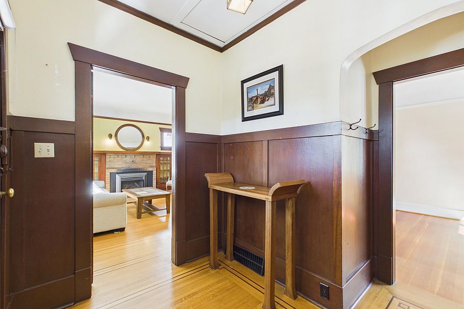 3035 W 5th Avenue Vancouver, BC - 3