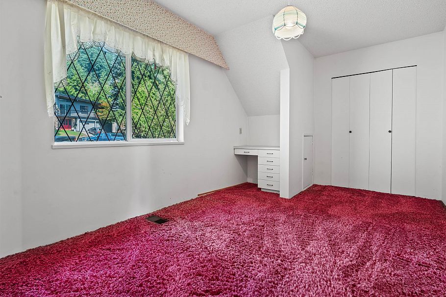 525 E Braemar Road North Vancouver, BC - 19