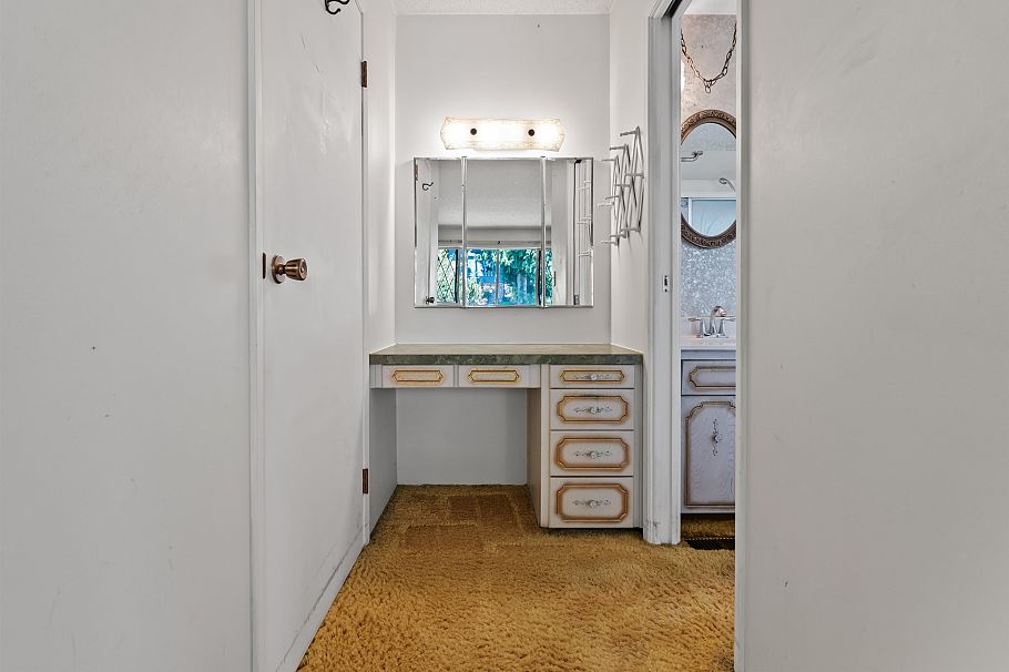 525 E Braemar Road North Vancouver, BC - 15