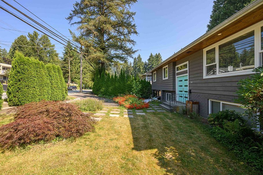 3342 Fromme Road North Vancouver, BC - 33