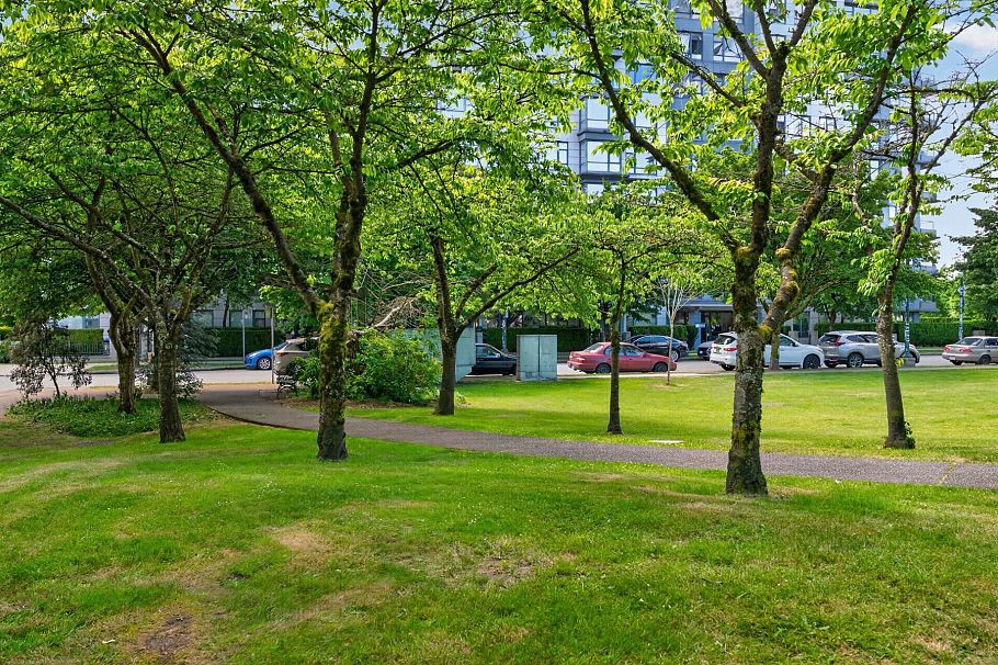 208 5288 Melbourne Street Vancouver, BC - 32