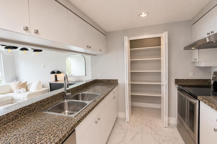 608 1228 Marinaside Crescent Street Vancouver, BC - 8