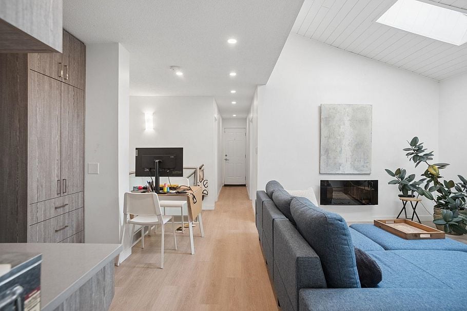 2890 W 8th Avenue Vancouver, BC - 3