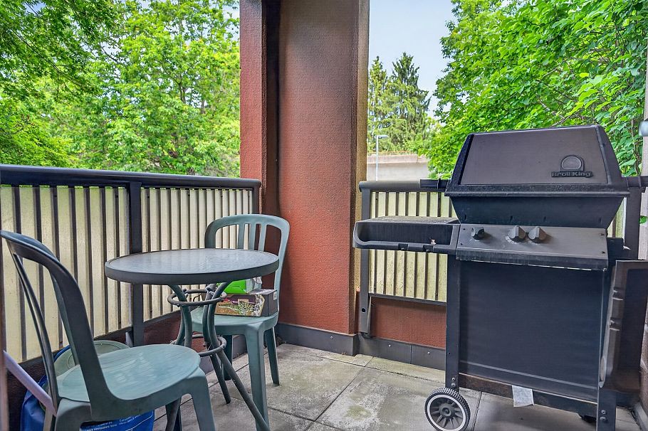 208 5288 Melbourne Street Vancouver, BC - 2
