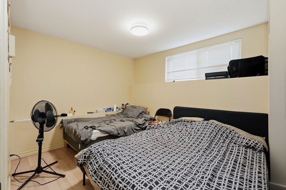 2048 St. Georges Avenue North Vancouver, BC - 21