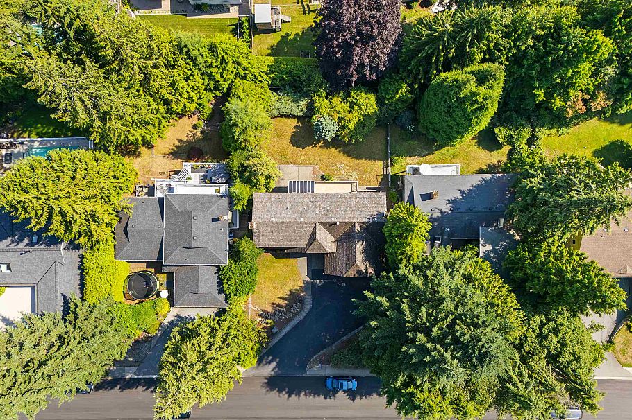 525 E Braemar Road North Vancouver, BC - 28