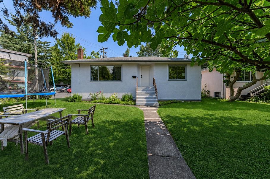 3008 Garden Drive Vancouver, BC - 1