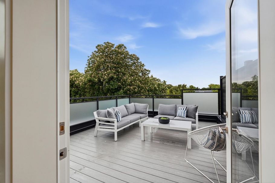 1 2511 Kitchener Street Vancouver, BC - 25