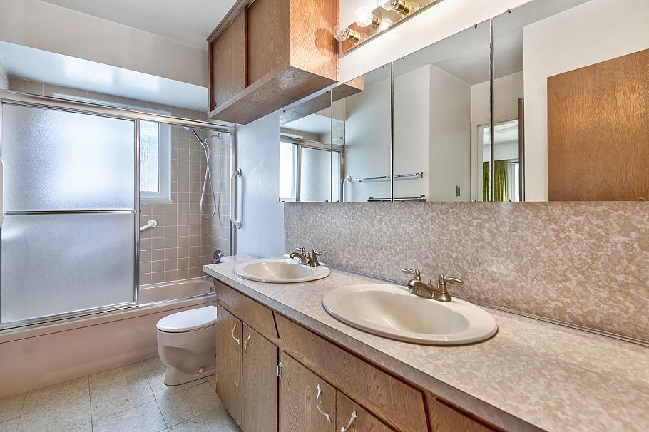 3053 E 16th Avenue Vancouver, BC - 16