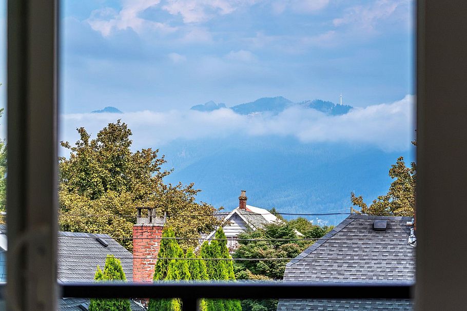 2369 Adanac Street Vancouver, BC - 27