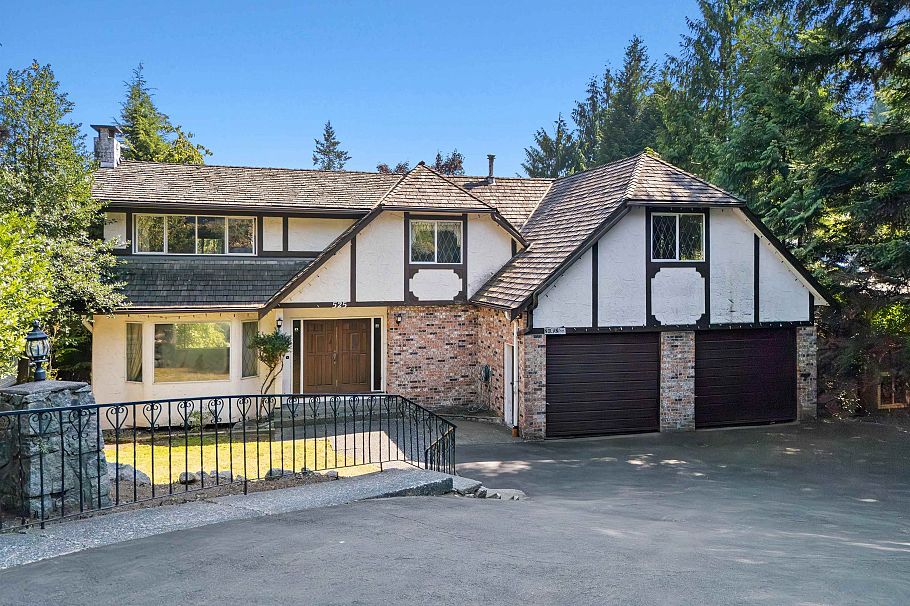 525 E Braemar Road North Vancouver, BC - 1