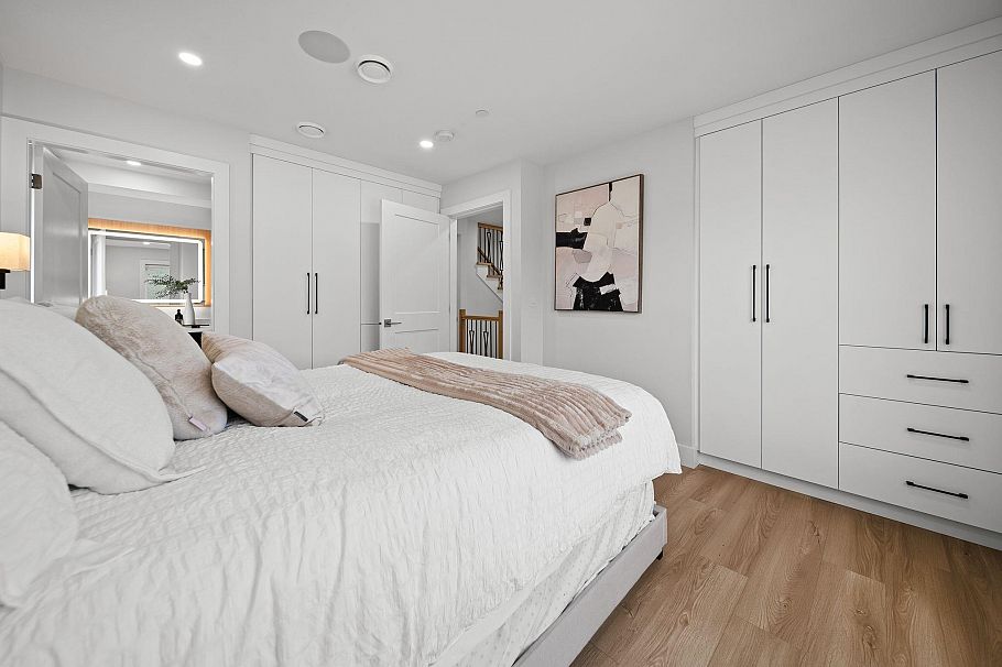 2369 Adanac Street Vancouver, BC - 16