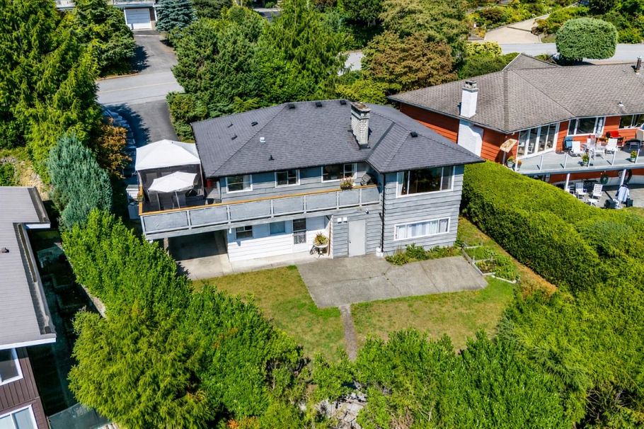 403 Newdale Court North Vancouver, BC - 1