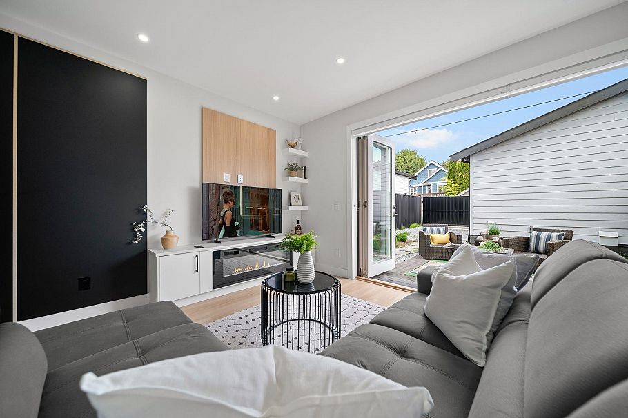 2369 Adanac Street Vancouver, BC - 7
