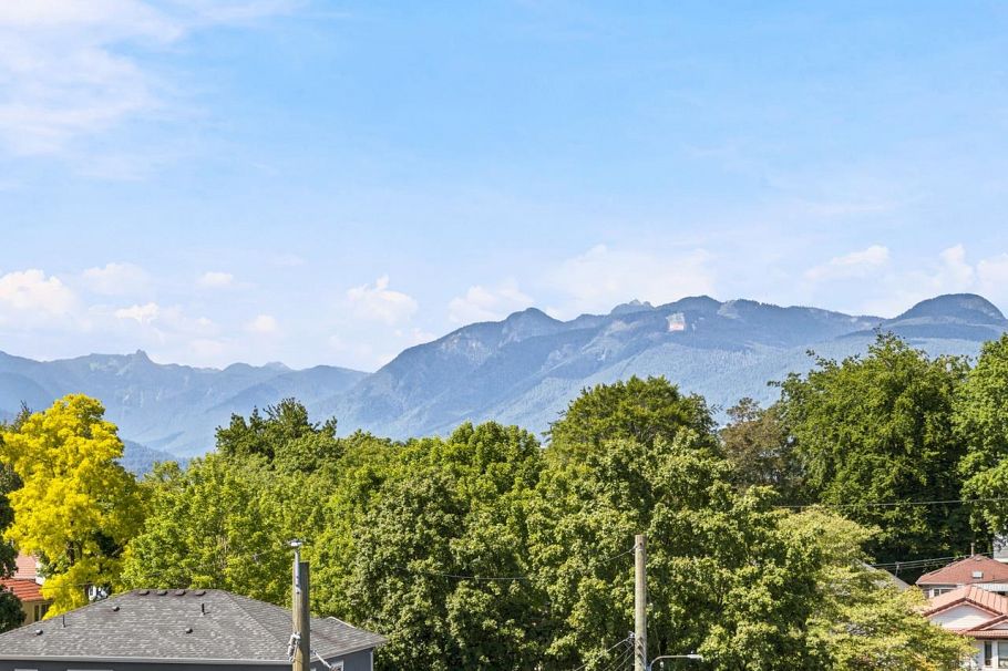 1 2511 Kitchener Street Vancouver, BC - 29