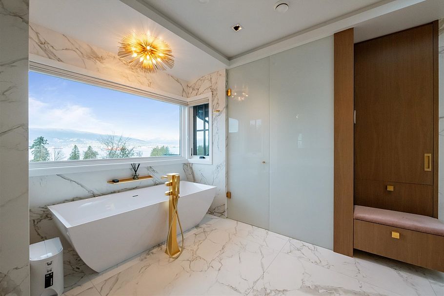 4546 Langara Avenue Vancouver, BC - 15