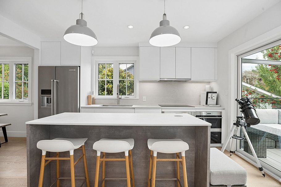 3426 W 11th Avenue Vancouver, BC - 9