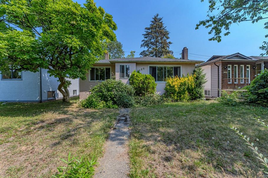 3026 Garden Drive Vancouver, BC - 1