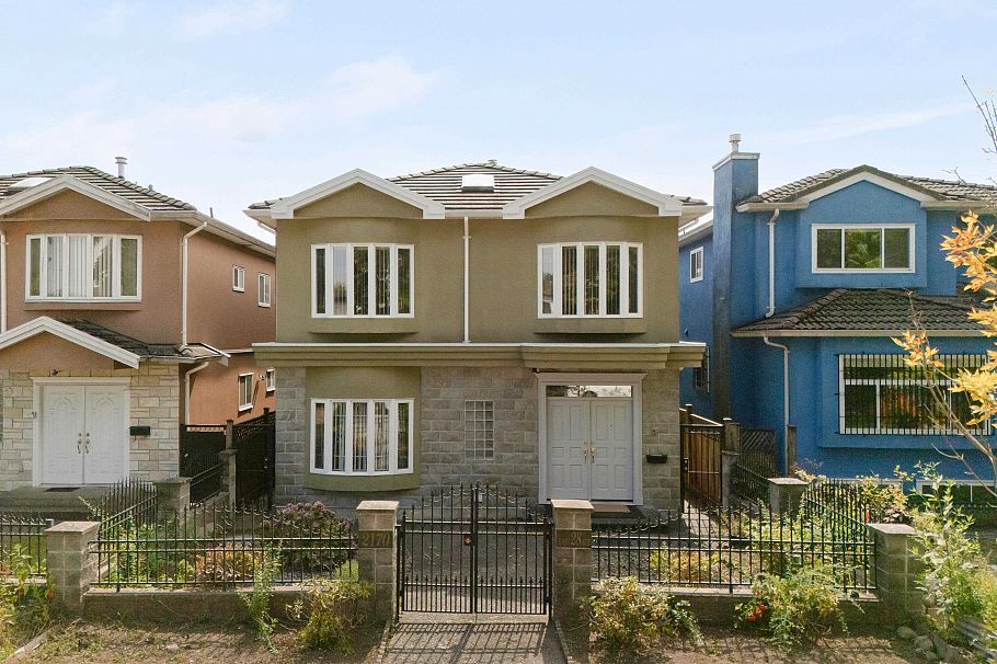 2170 E 28th Avenue Vancouver, BC - 1