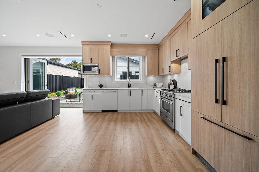 2369 Adanac Street Vancouver, BC - 11