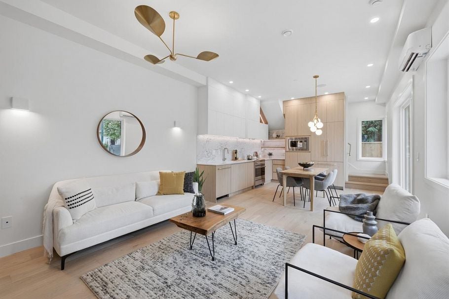 1 2511 Kitchener Street Vancouver, BC - 5