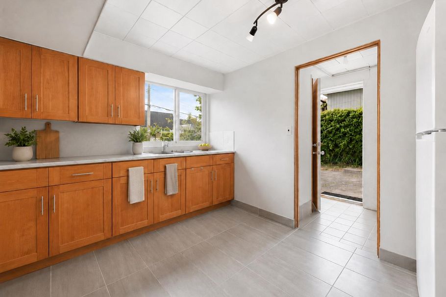 4561 Nanaimo Street Vancouver, BC - 9