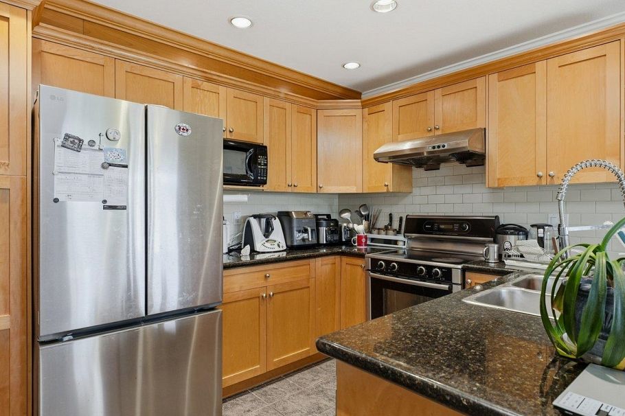 2048 St. Georges Avenue North Vancouver, BC - 8