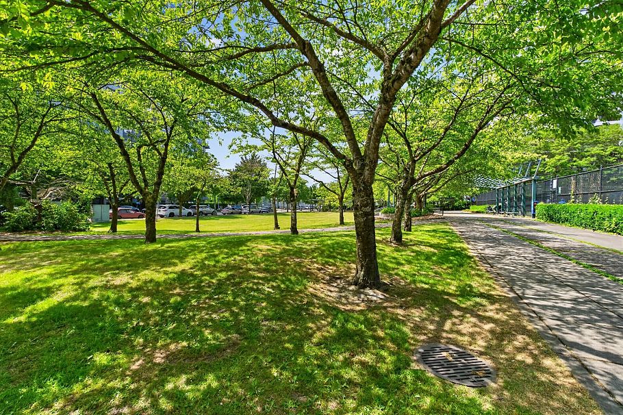 208 5288 Melbourne Street Vancouver, BC - 33