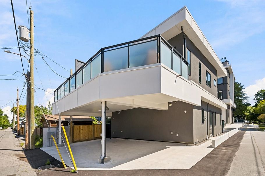 1 2511 Kitchener Street Vancouver, BC - 32
