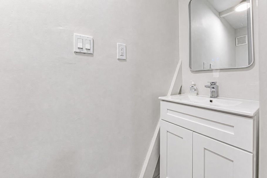3008 Garden Drive Vancouver, BC - 20