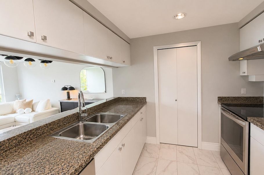 608 1228 Marinaside Crescent Street Vancouver, BC - 11