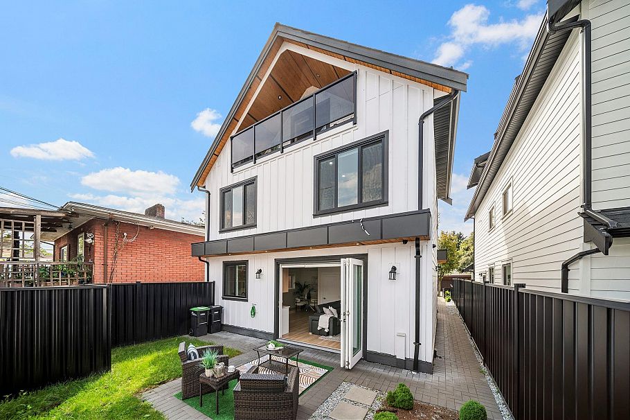 2369 Adanac Street Vancouver, BC - 1