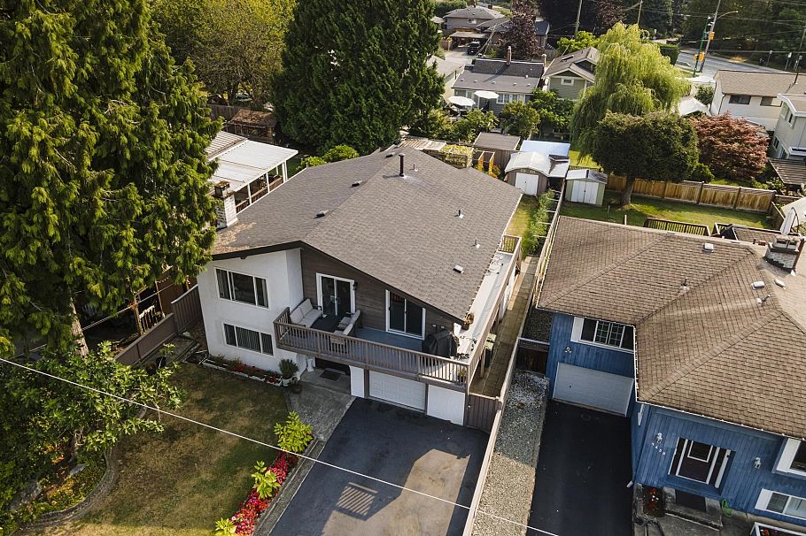 3466 Upton Road North Vancouver, BC - 2