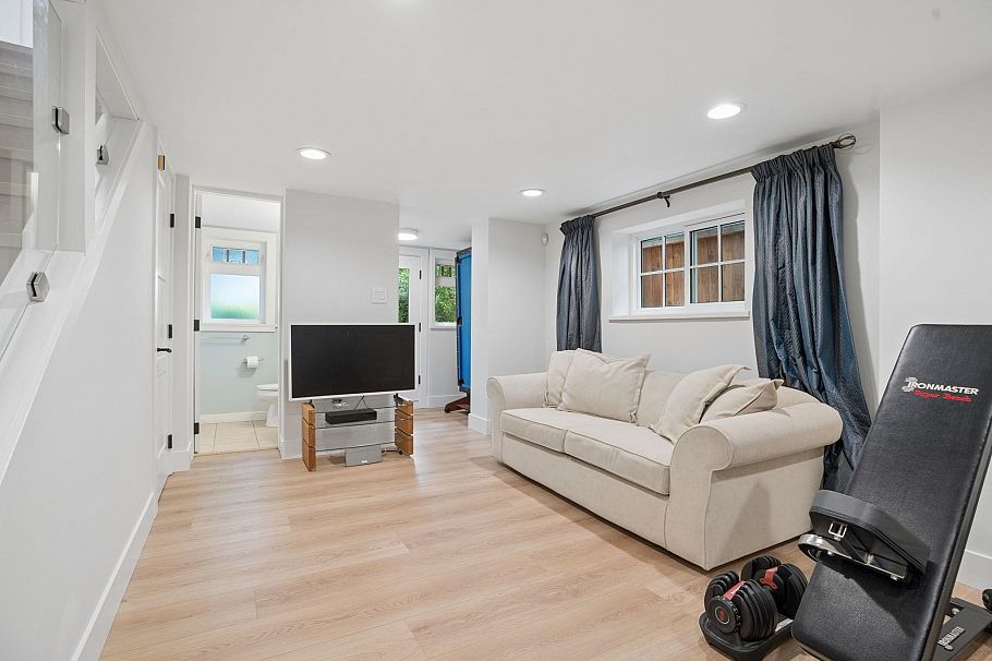 3426 W 11th Avenue Vancouver, BC - 24