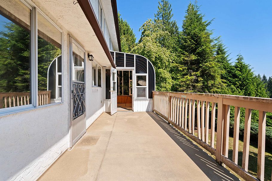 525 E Braemar Road North Vancouver, BC - 10