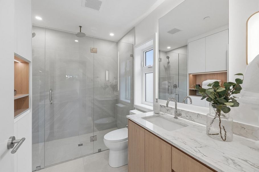 1 2511 Kitchener Street Vancouver, BC - 17