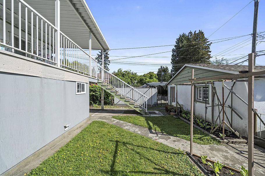 5434 Killarney Street Vancouver, BC - 8