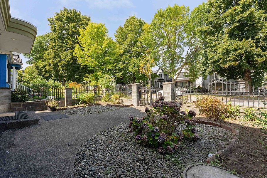 2170 E 28th Avenue Vancouver, BC - 33