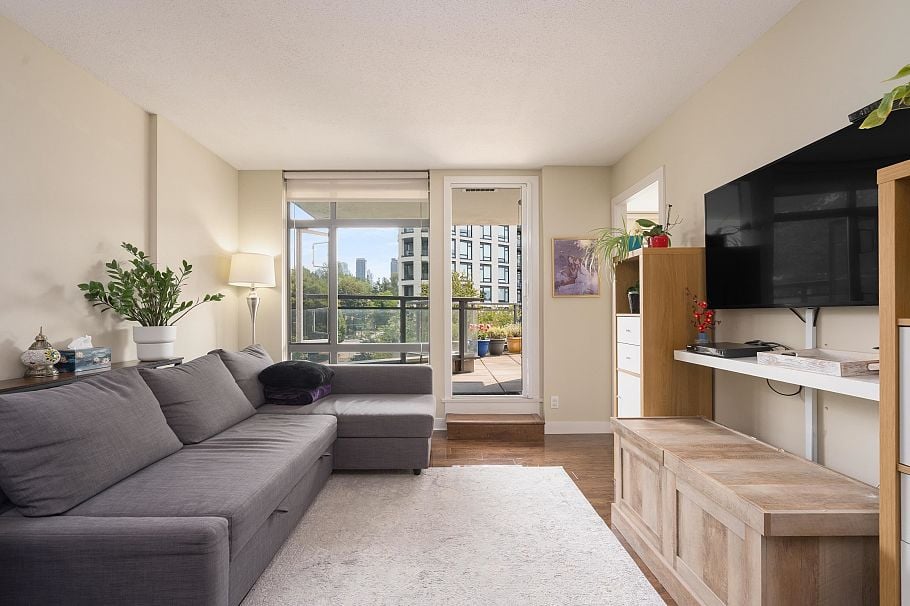 508 3660 Vanness Avenue Vancouver, BC - 3