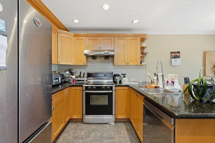 2048 St. Georges Avenue North Vancouver, BC - 7