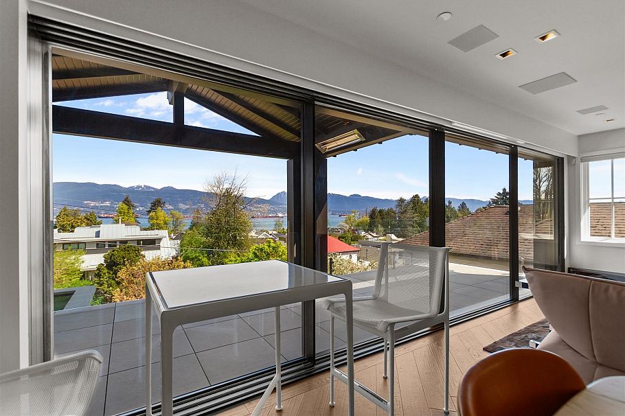 4546 Langara Avenue Vancouver, BC - 9