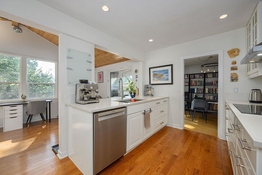 3342 Fromme Road North Vancouver, BC - 4
