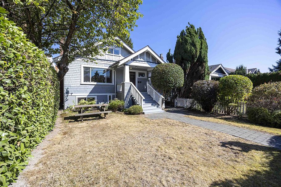 3035 W 5th Avenue Vancouver, BC - 2