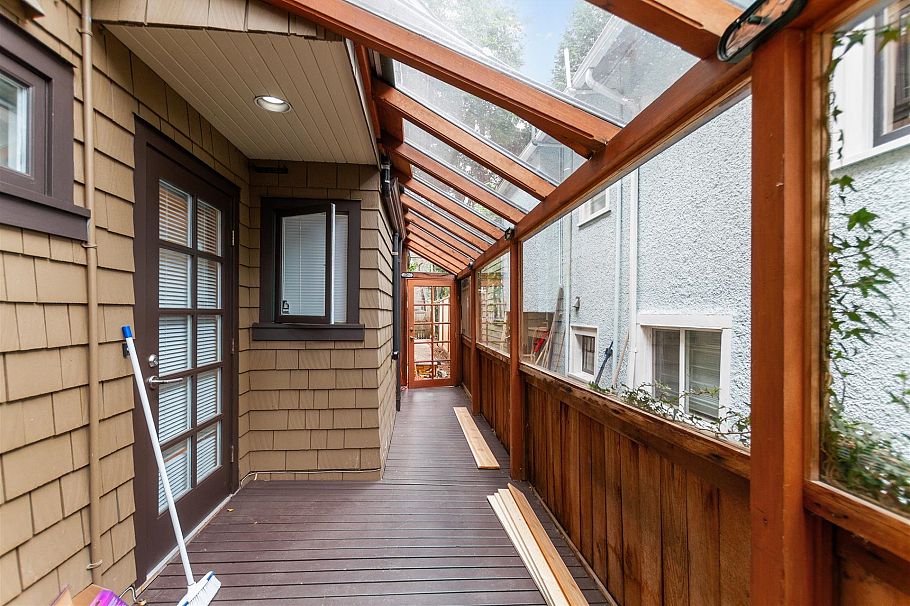 3488 W 3rd Avenue Vancouver, BC - 19
