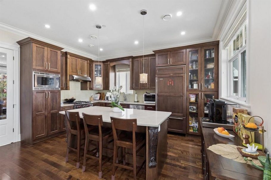 2911 W 35th Avenue Vancouver, BC - 9