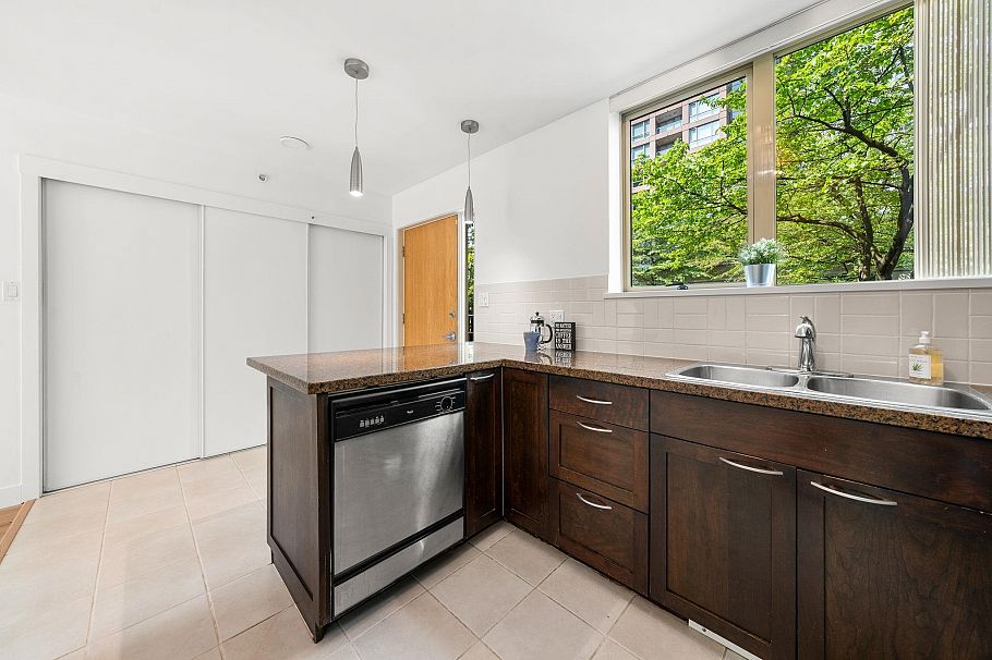 TH9 969 Richards Street Vancouver, BC - 12
