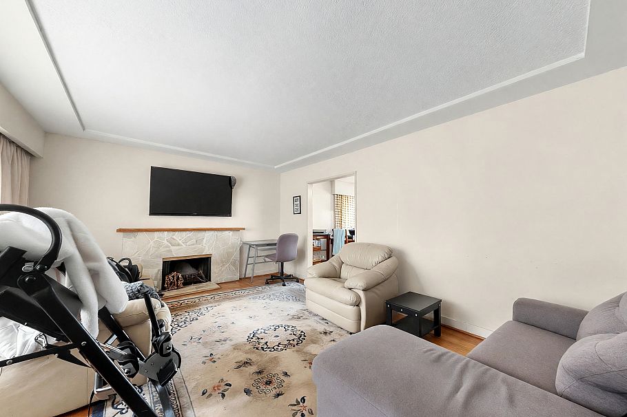 6987 Balmoral Street Vancouver, BC - 3