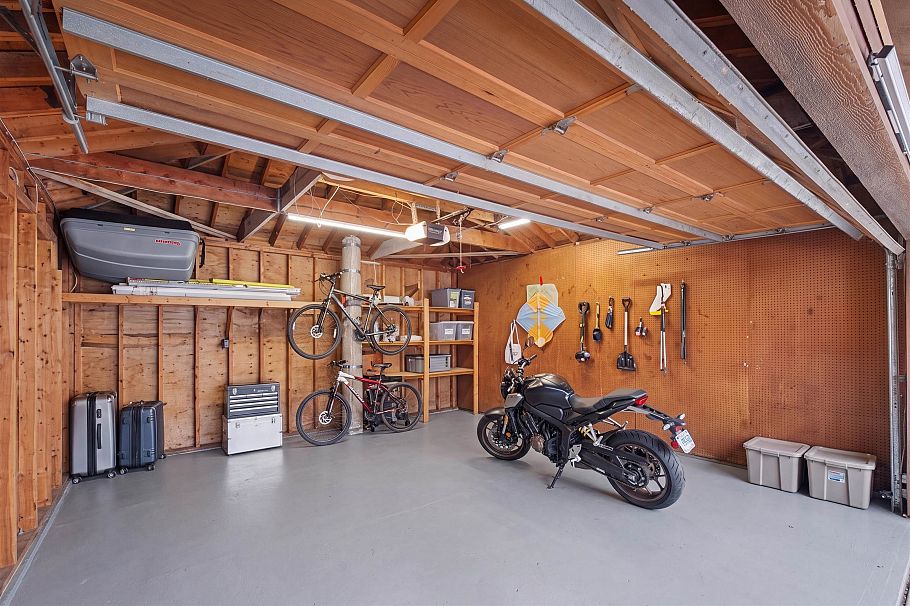 886 E 29th Street North Vancouver, BC - 20