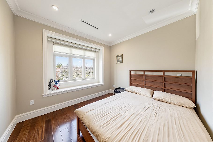 172 W 46th Avenue Vancouver, BC - 1